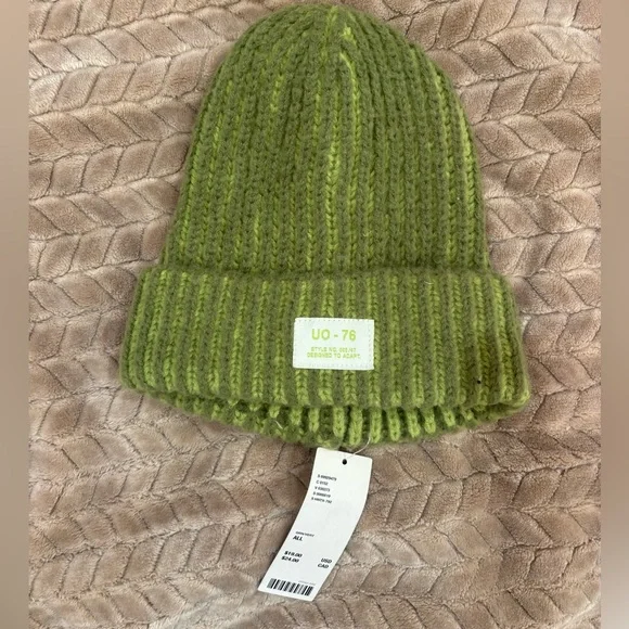NWT Green Knit Beanie - Picture 1 of 2